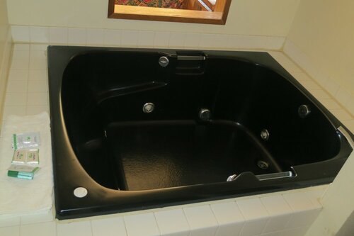 Люкс, 1 двуспальная кровать «Кинг-сайз», гидромассажная ванна (Jacuzzi Suite) в Bay City Motor Inn