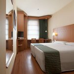 Семейный номер, смежные номера (2AD+2CH) в Hotel NH Valencia Las Ciencias