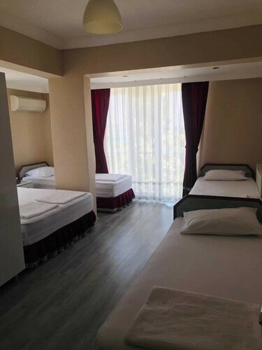 Номер (Quintuple) в Boss II Hotel