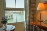 Lake View Deluxe King Room в Marriott Executive Apartments Green Community