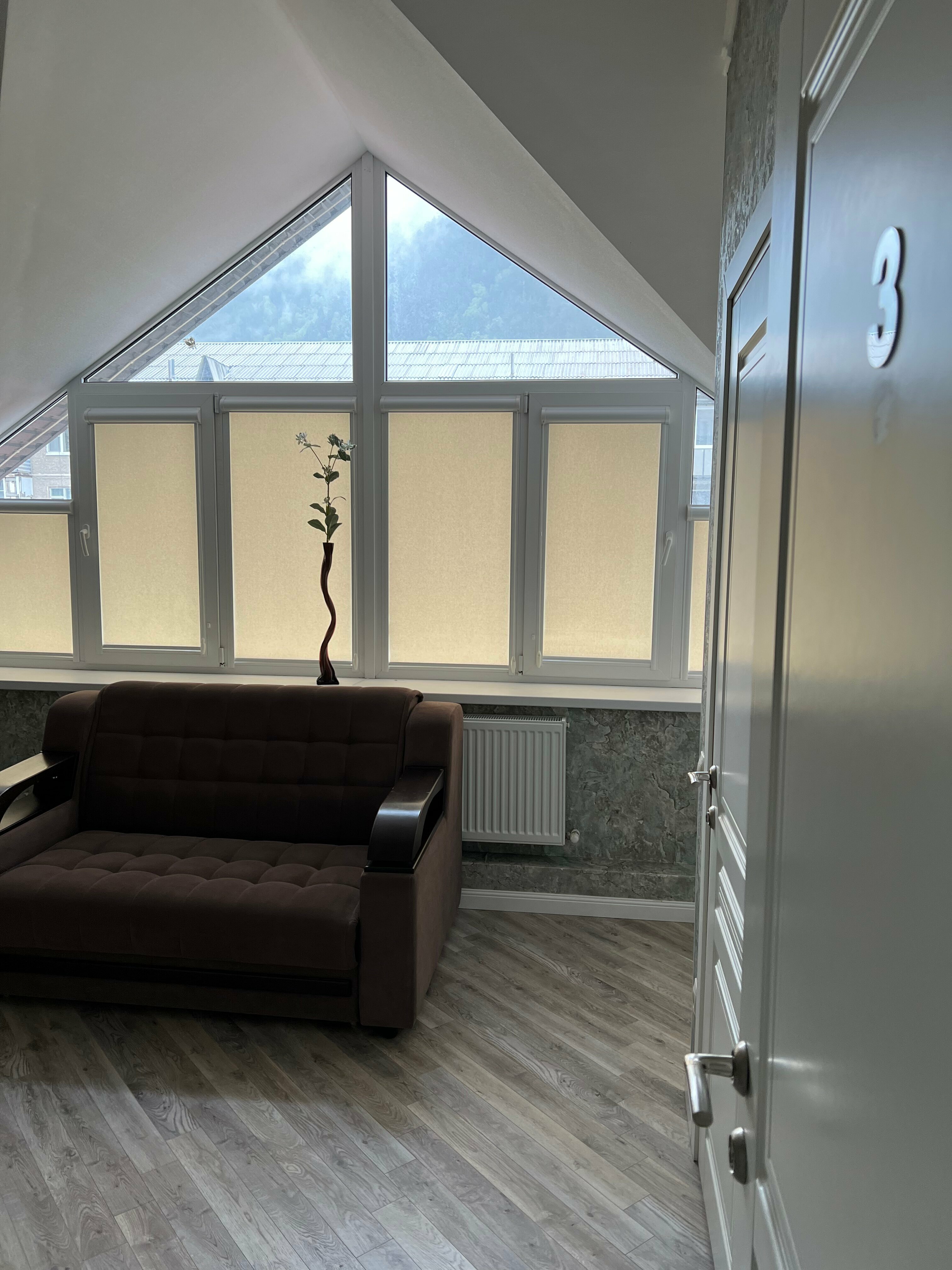 Трехместный номер «Комфорт» с душем