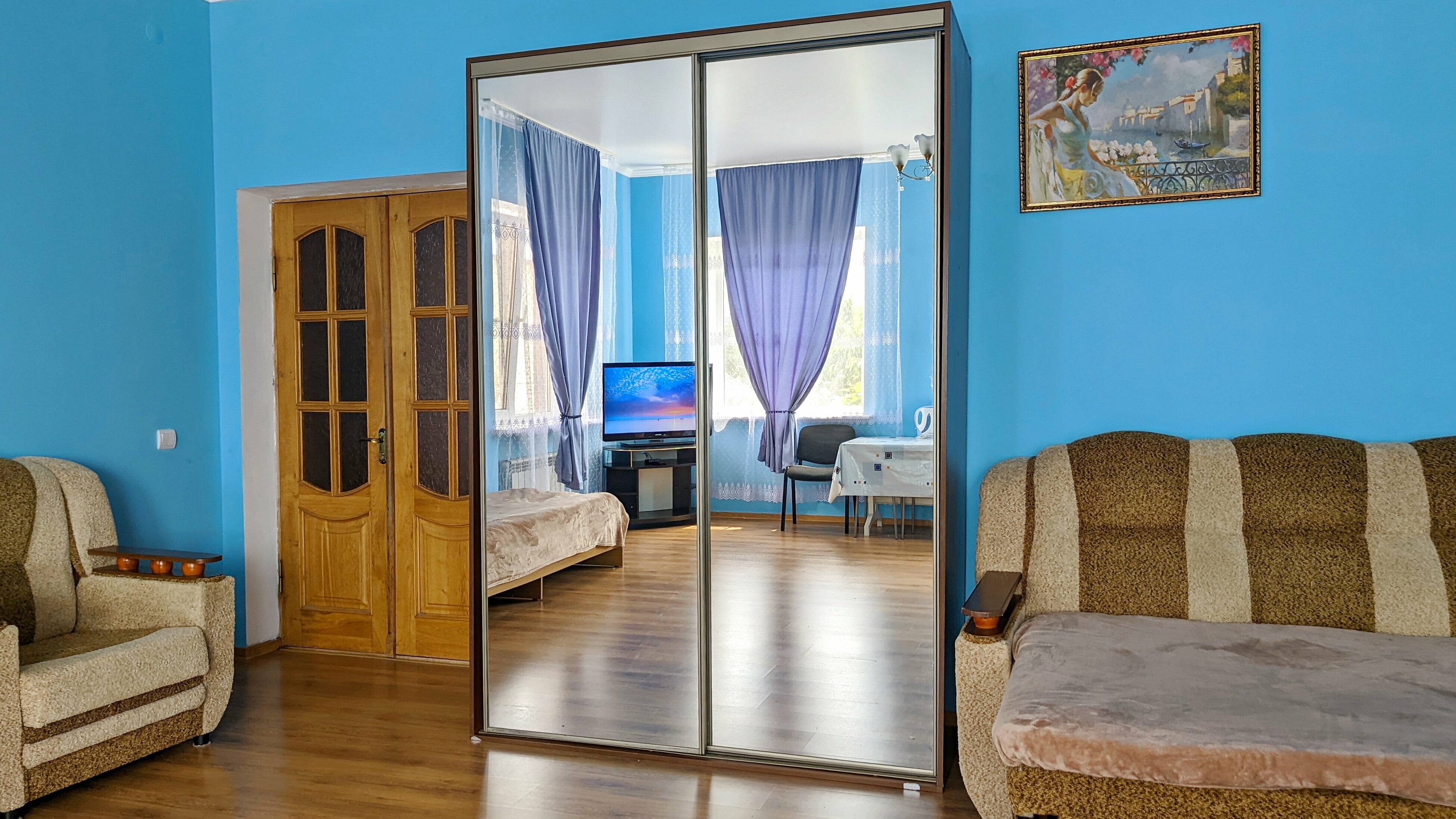 Семейный номер с общей ванной комнатой