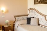 Четырехместный номер, балкон, вид на море в Hotel Zi Teresa