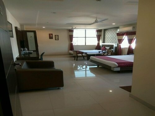 Семейный трехместный номер в Hotel Olympia Inn