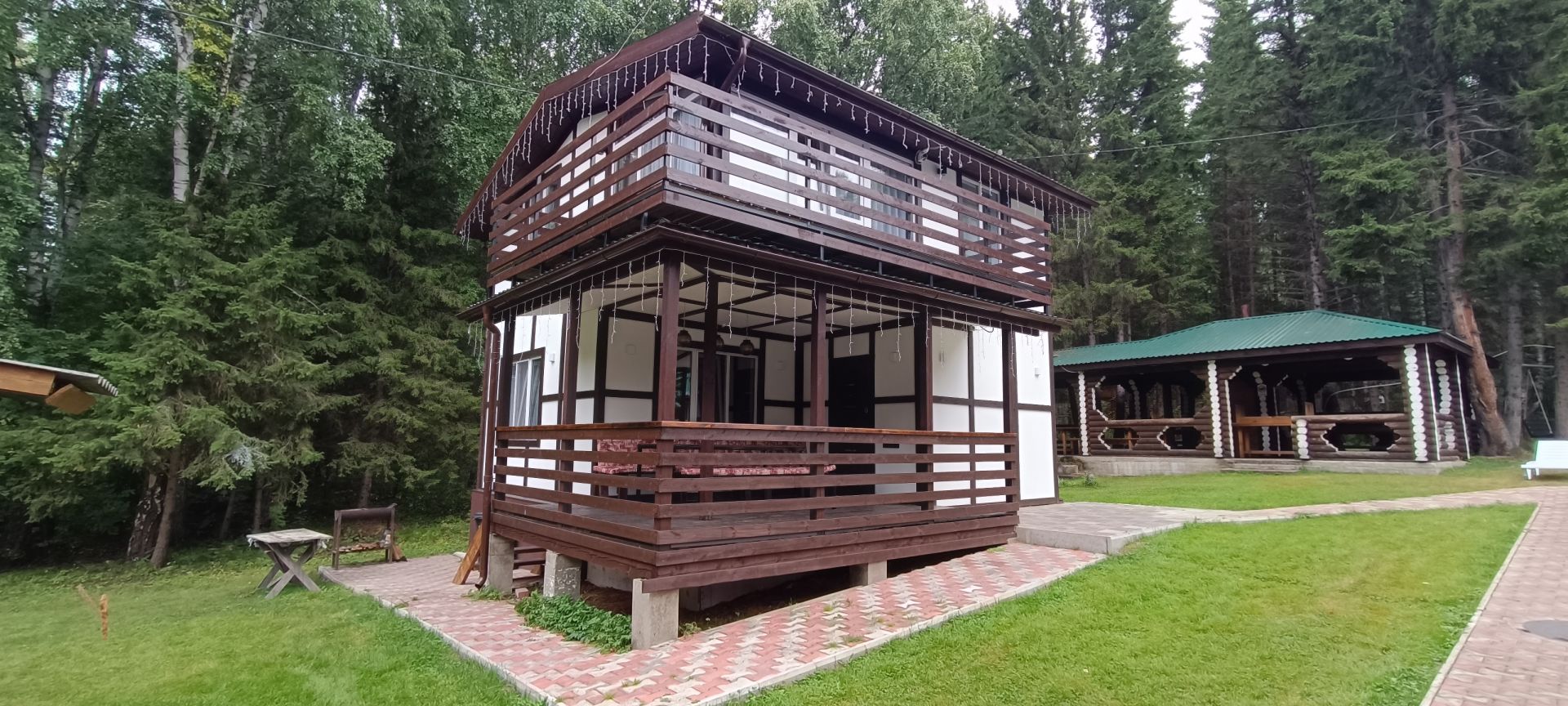 Коттедж с балконом