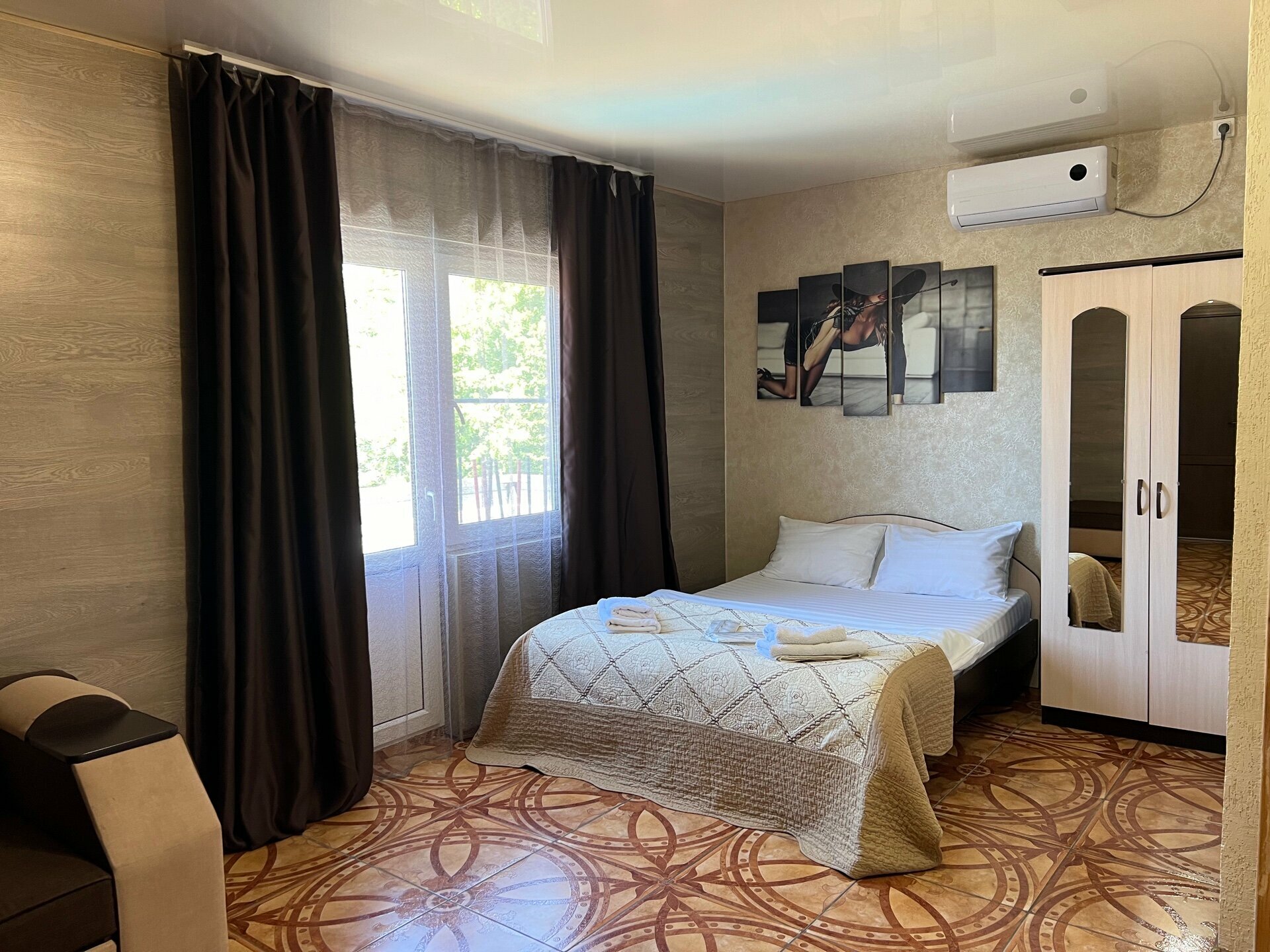 Номер-студия с бaлконом