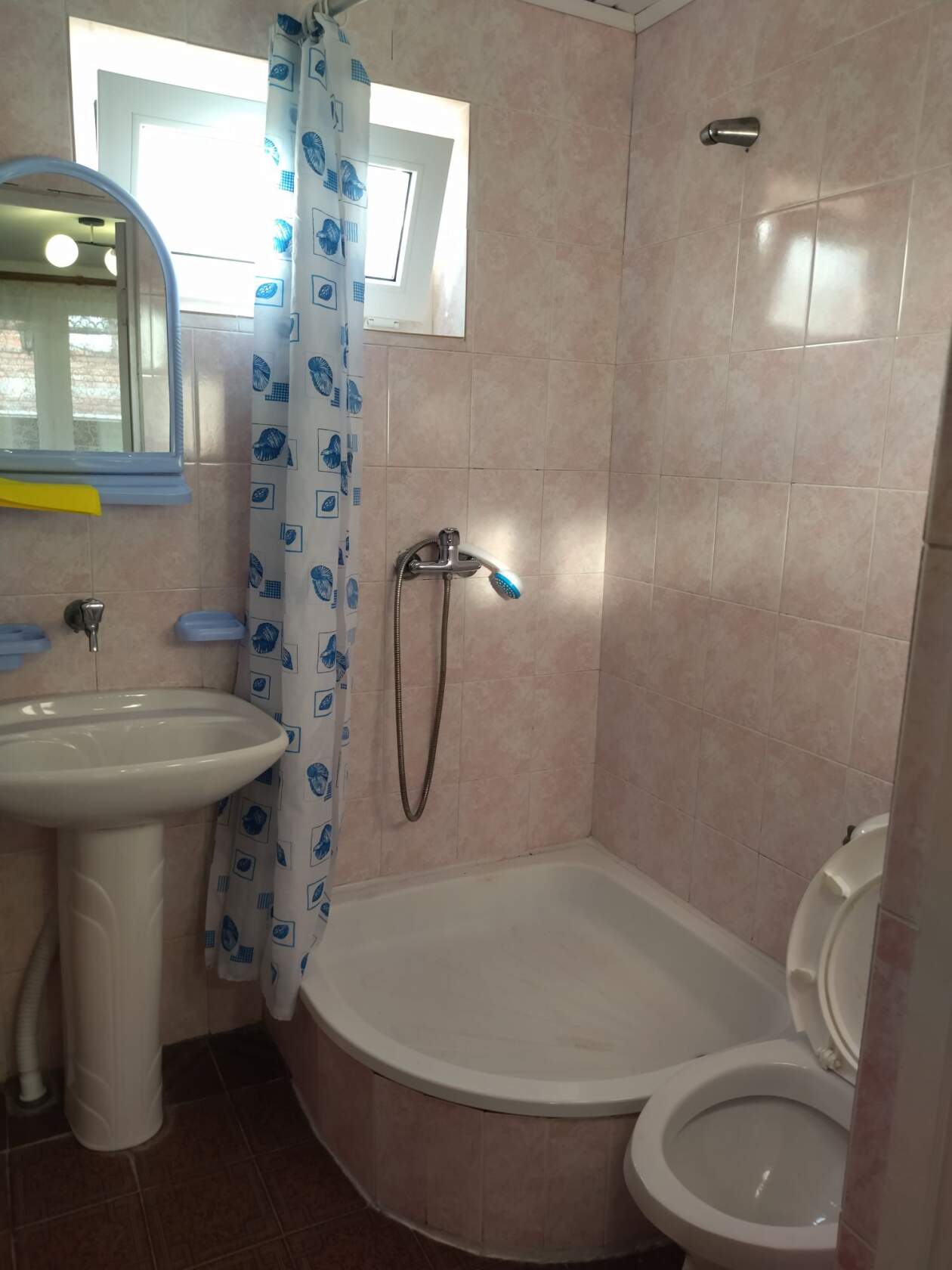 Трехместный номер с балконом