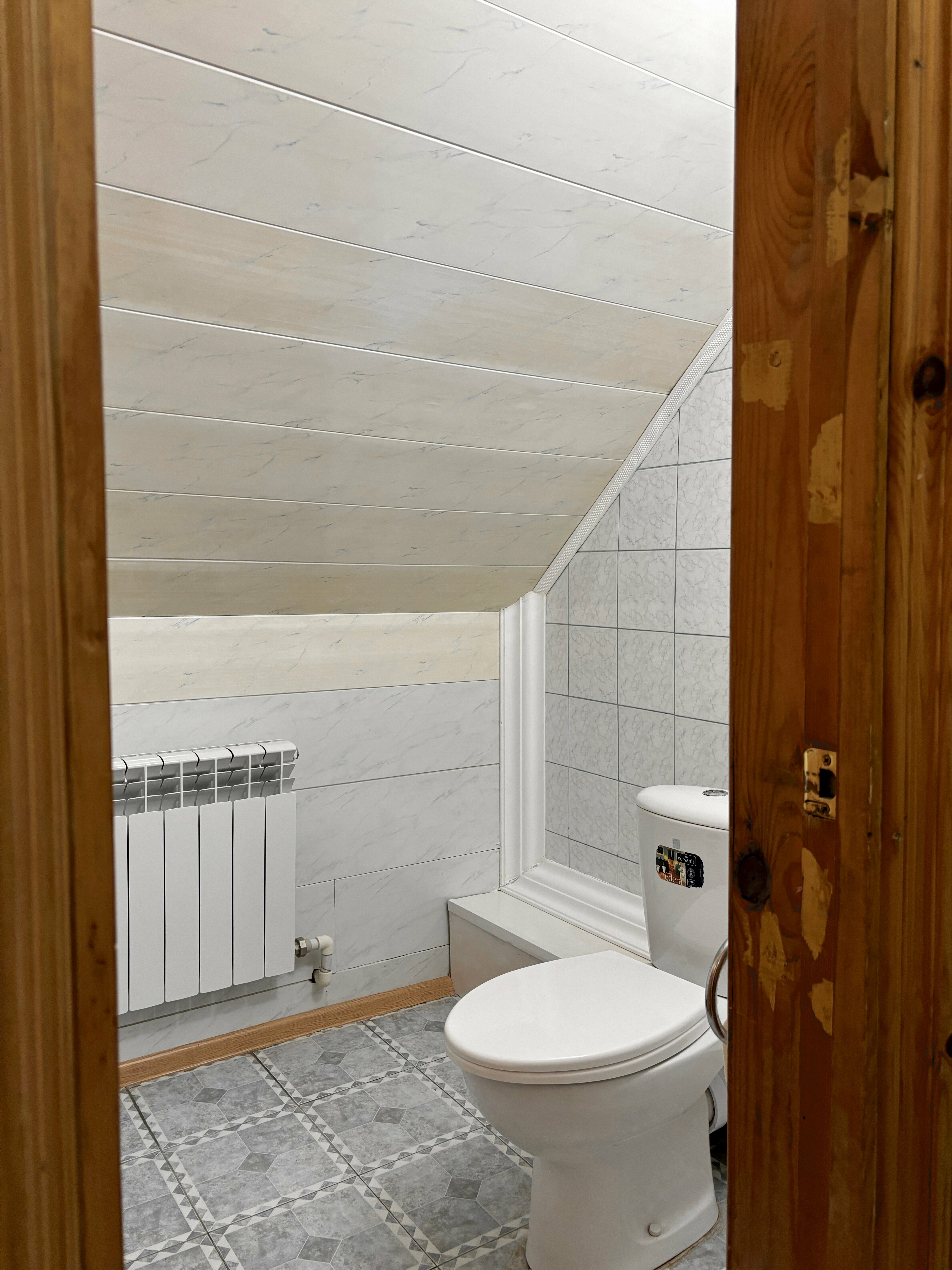 Небольшой двухместный номер с 2 отдельными кроватями