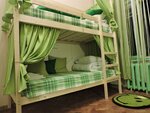 (green)Четырехместный номер с общей ванной комнатой для мужчин и женщин в Svetofor Guestrooms