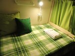 (green)Четырехместный номер с общей ванной комнатой для мужчин и женщин в Svetofor Guestrooms