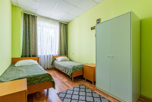 Двухместный номер ЭКОНОМ с двумя односпальными кроватями и собственными удобствами в Большой Урал