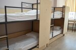Кровать в четырехместном номере для мужчин в Триумф