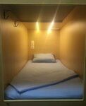 Кровать-капсула в общем номере для мужчин и женщин в Бокстел