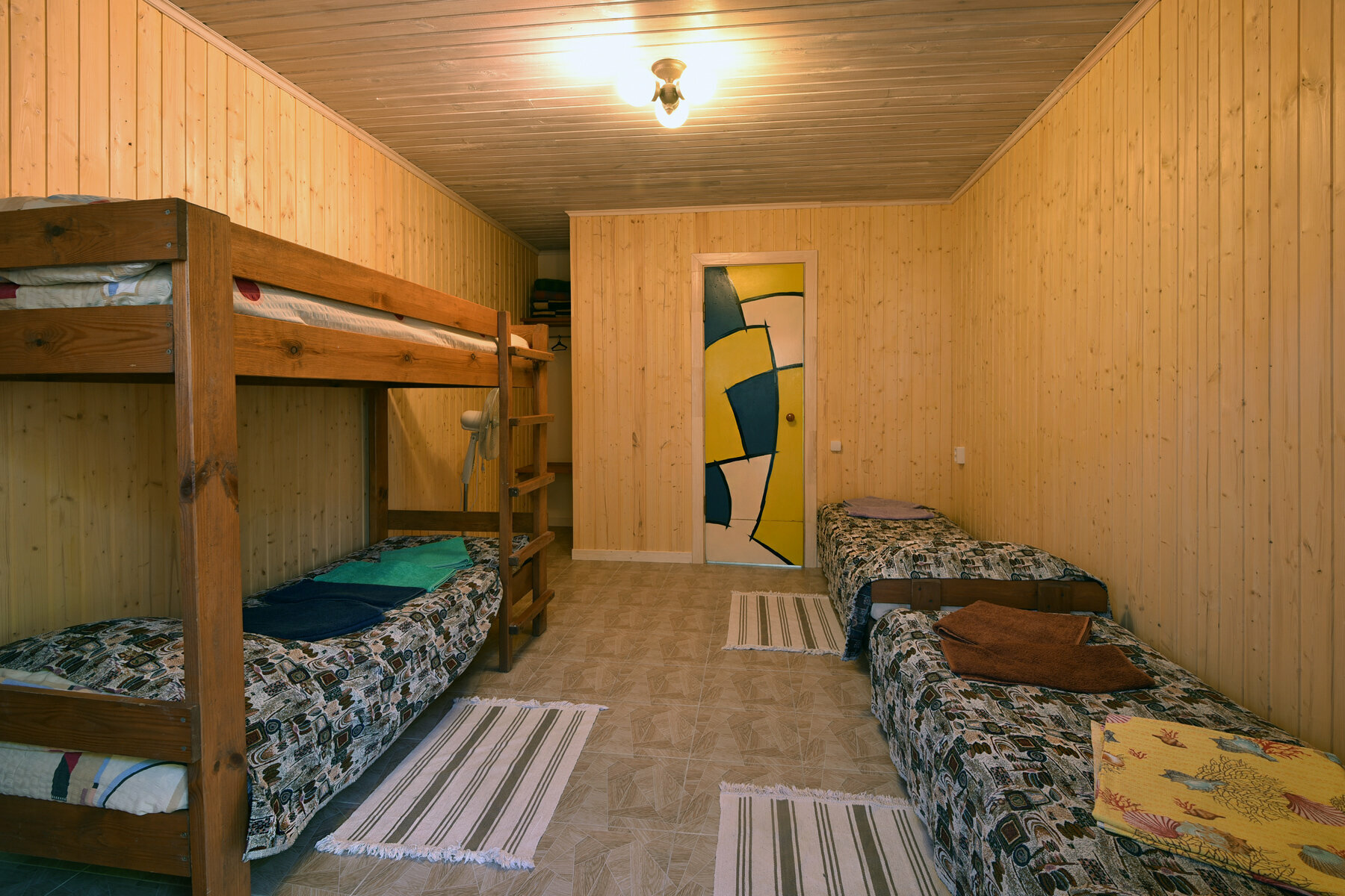 Четырехместный номер с душем