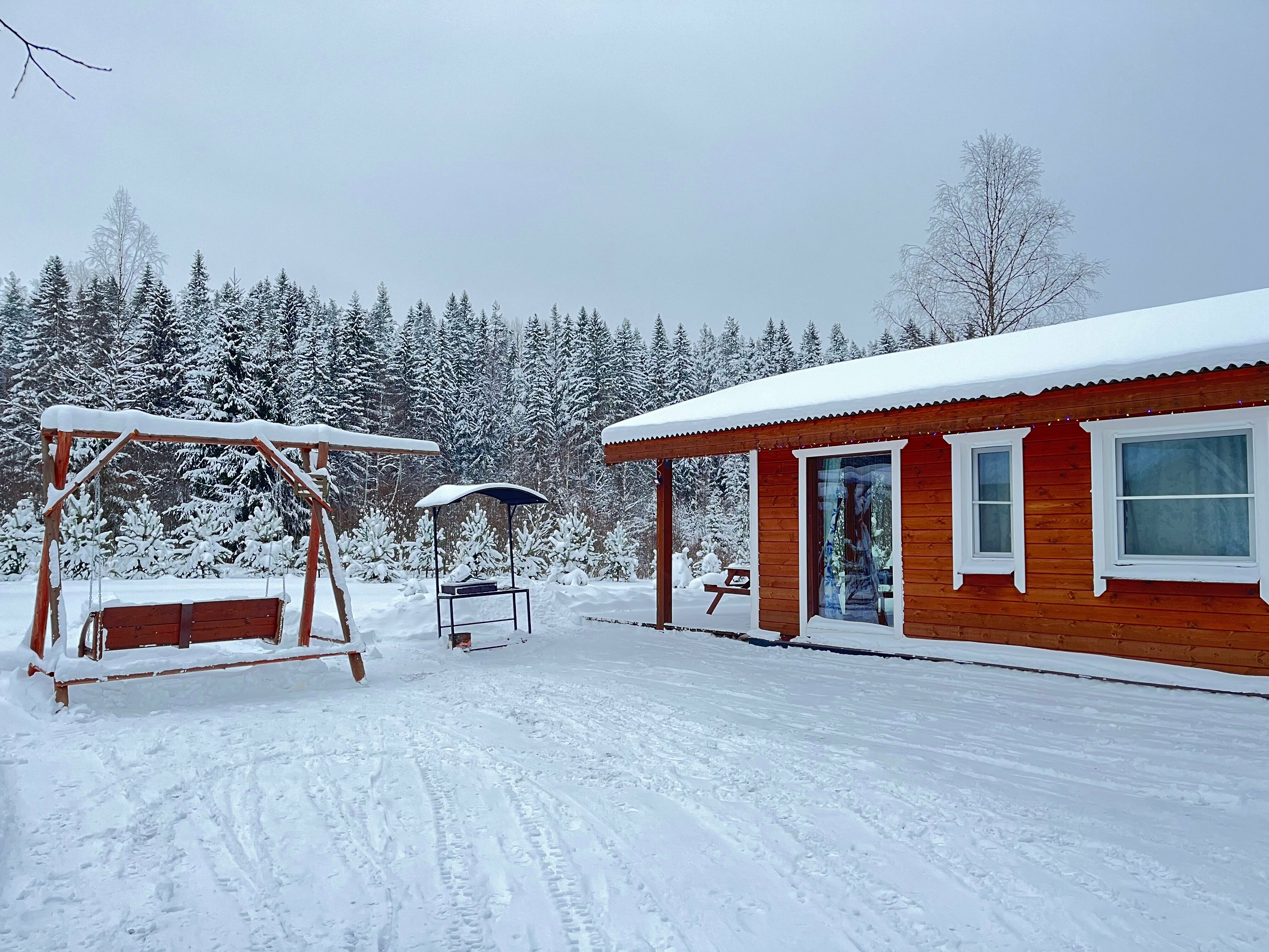 Коттедж с панорамным остеклением, с сауной, на 4х гостей.