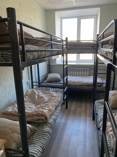 Кровать в общем 8-местном номере для мужчин и женщин в Вахтовик