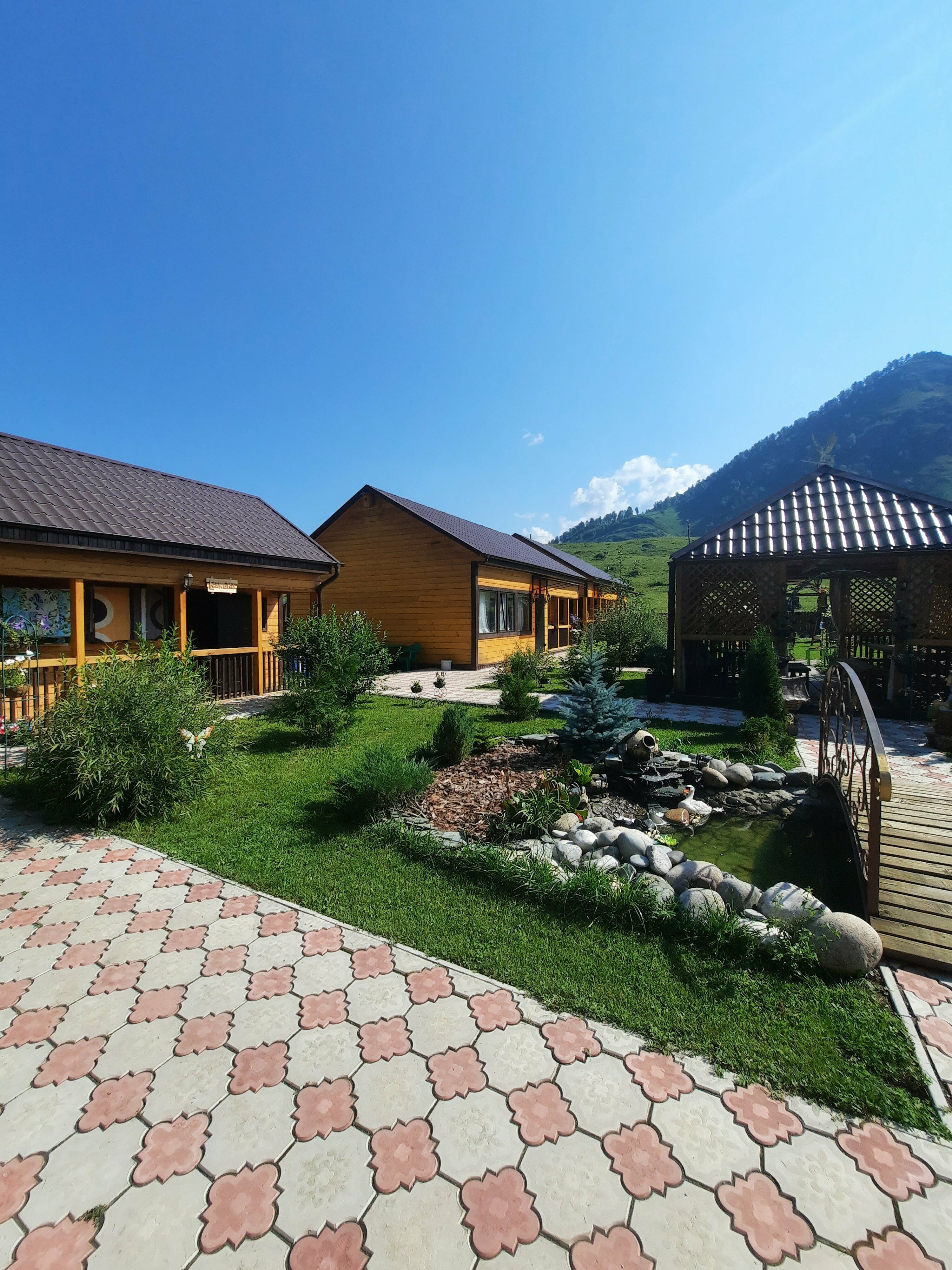 Четырехместный номер с видом на горы