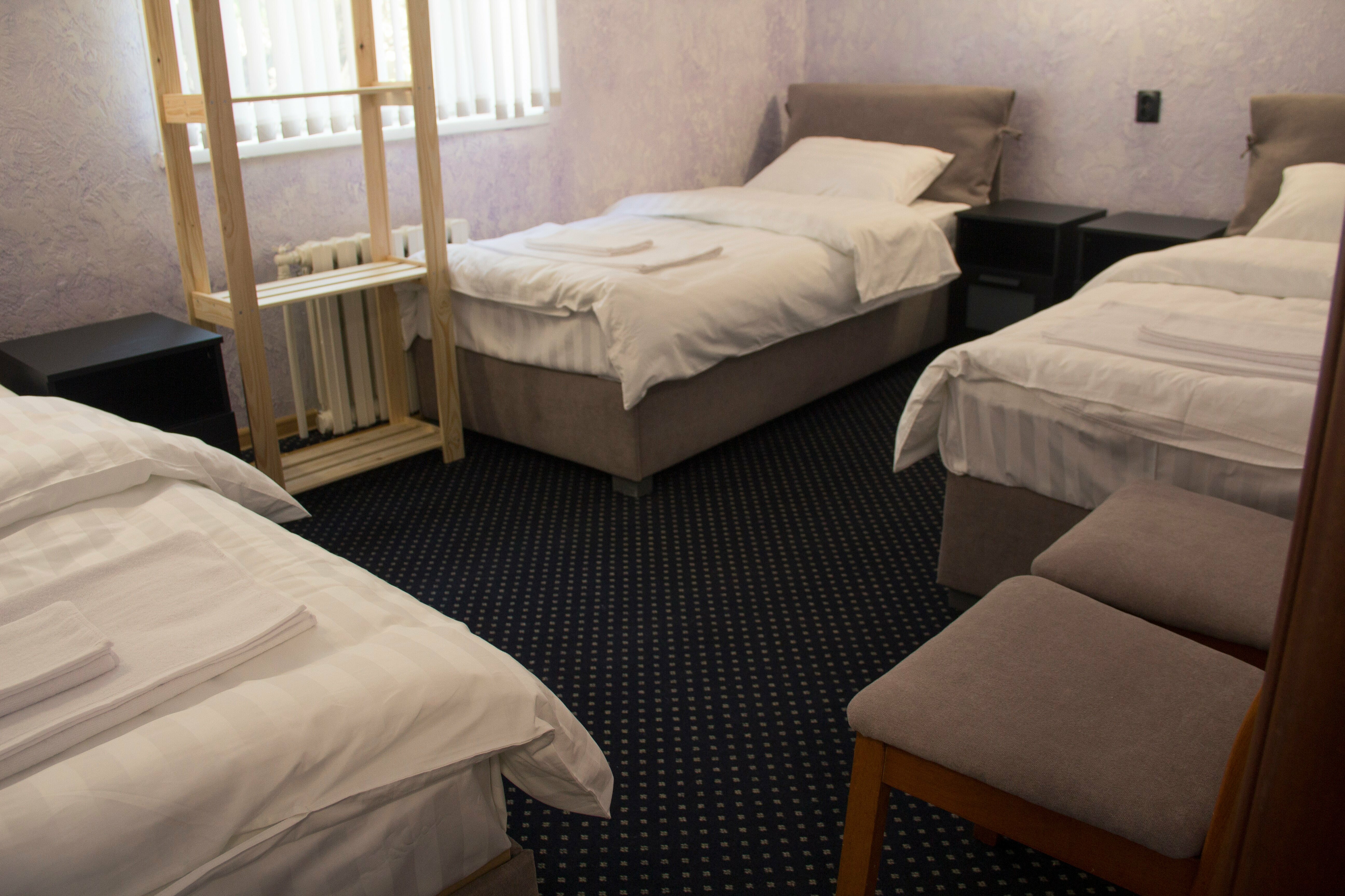 Трехместный номер с общей ванной комнатой