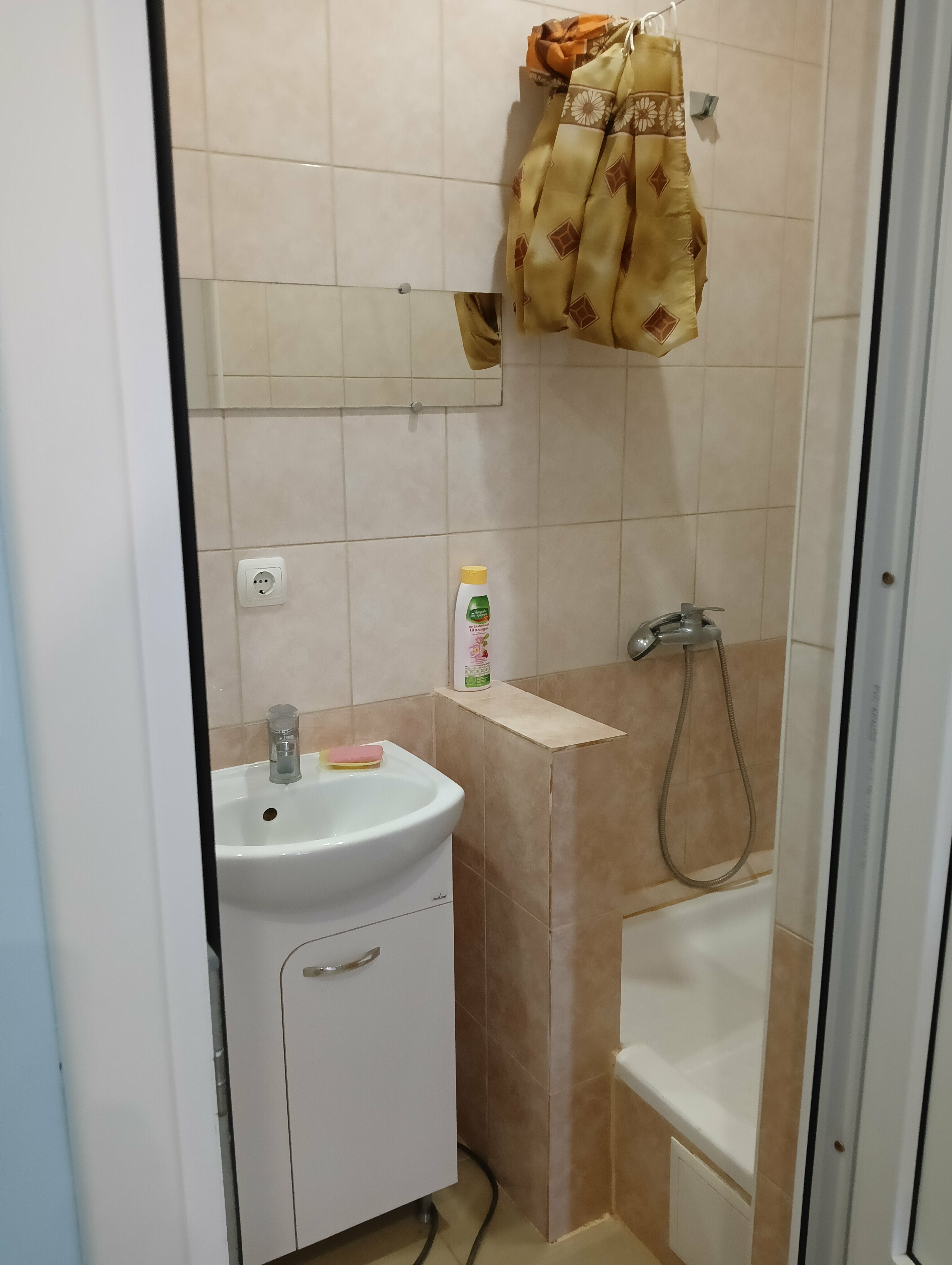 Трехместный номер «Комфорт» с душем