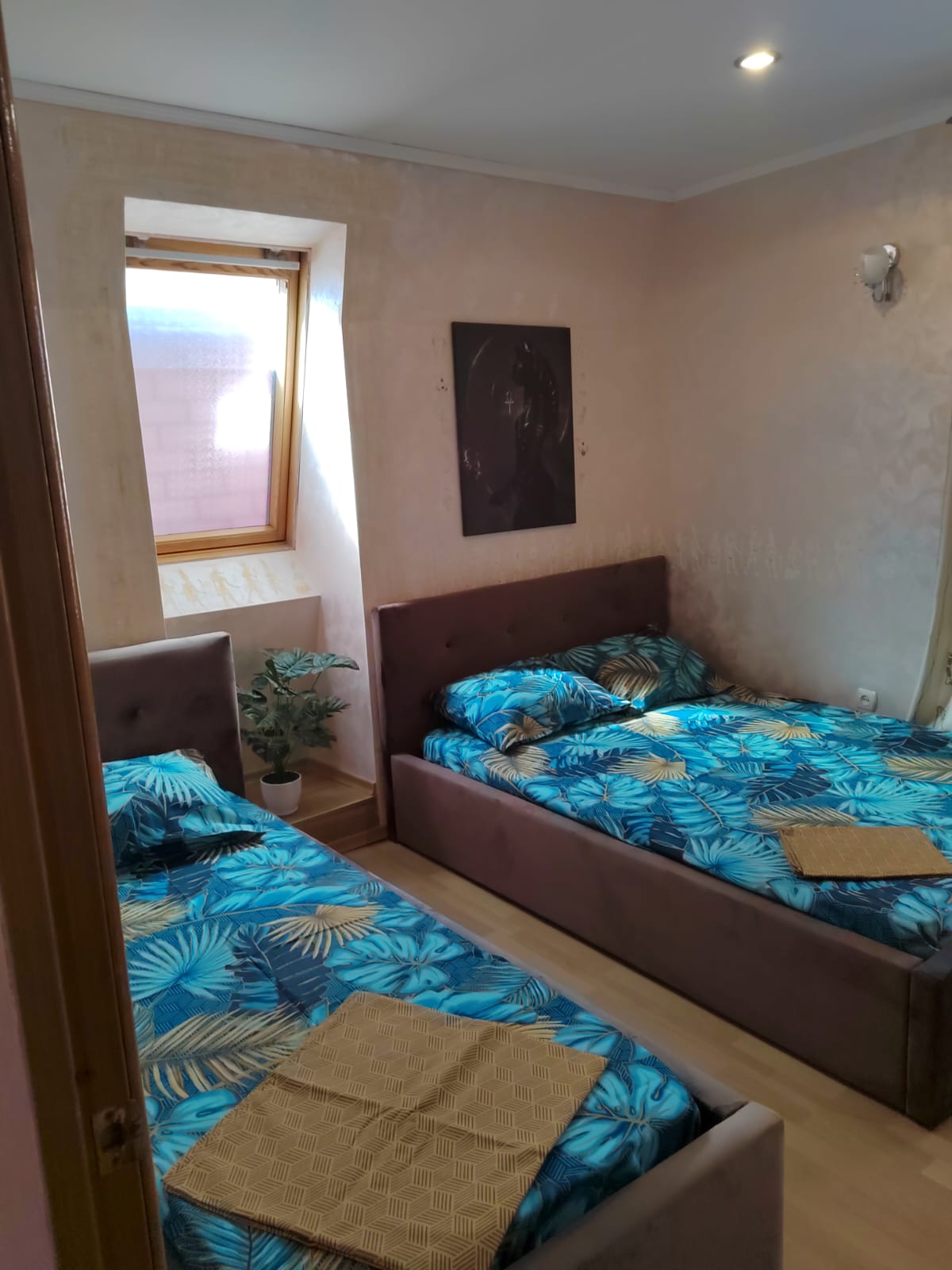 Трехместный номер «Комфорт» с душем