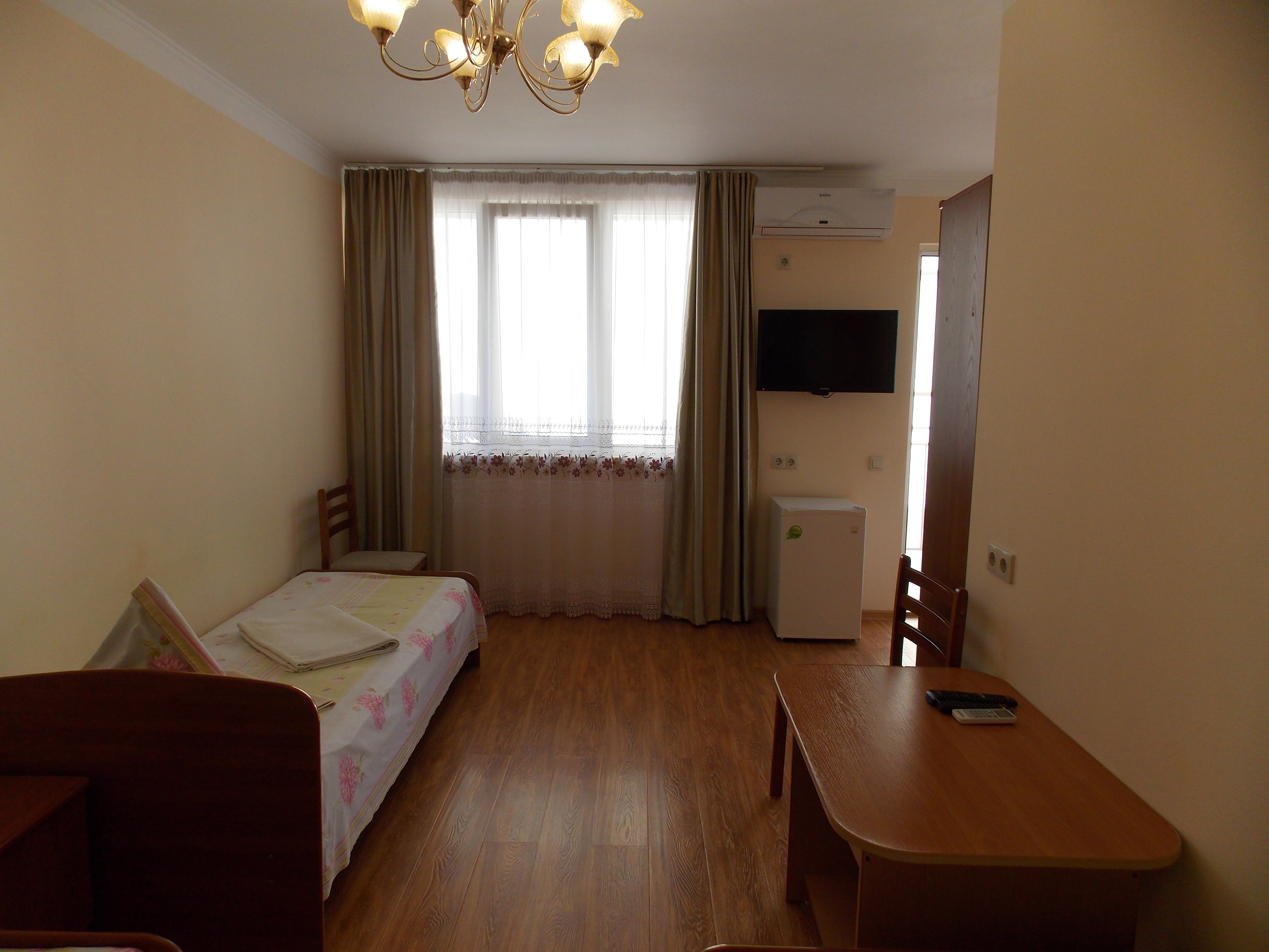 Трехместный номер с собственной ванной комнатой