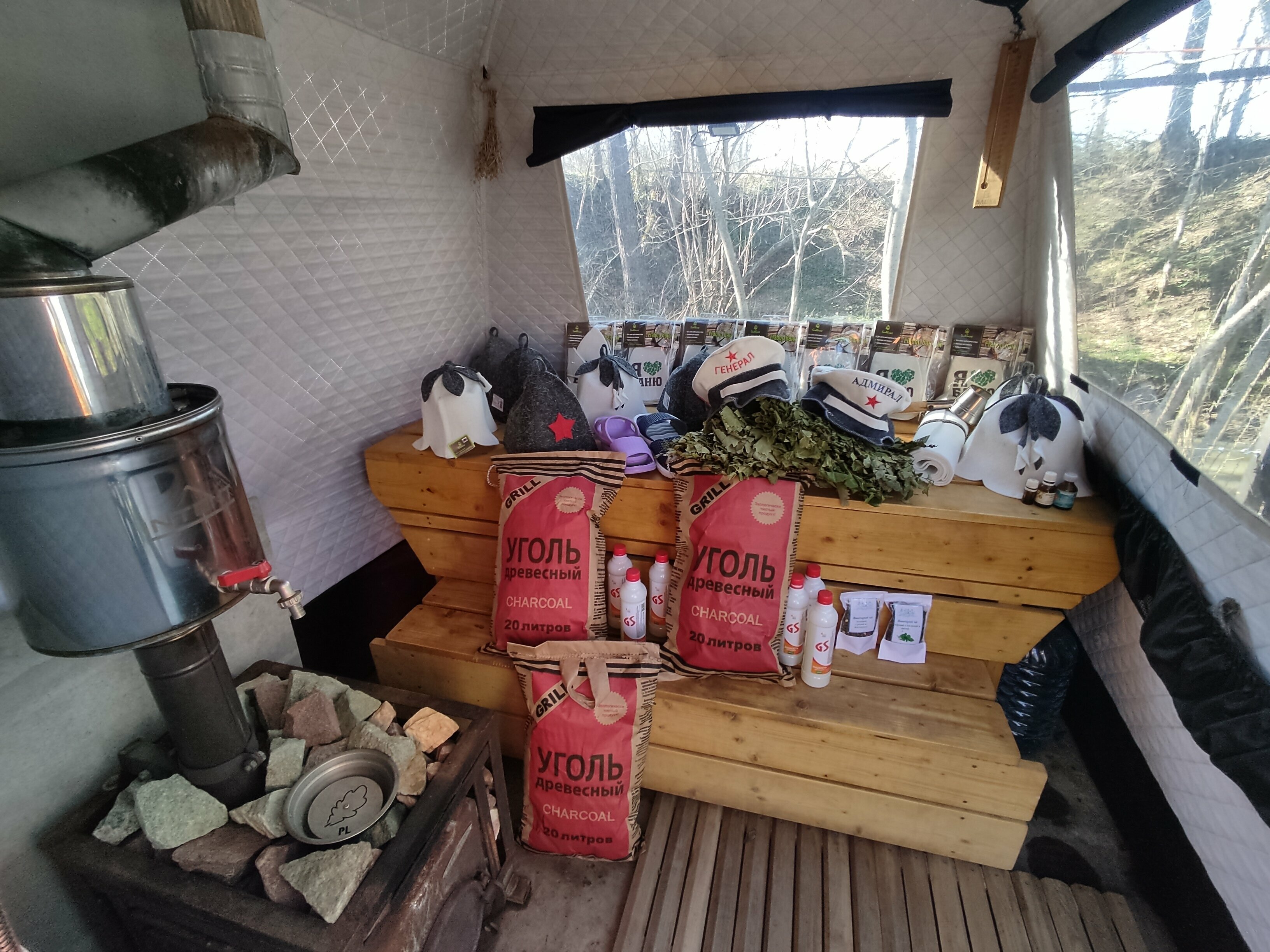 Дом у горной реки