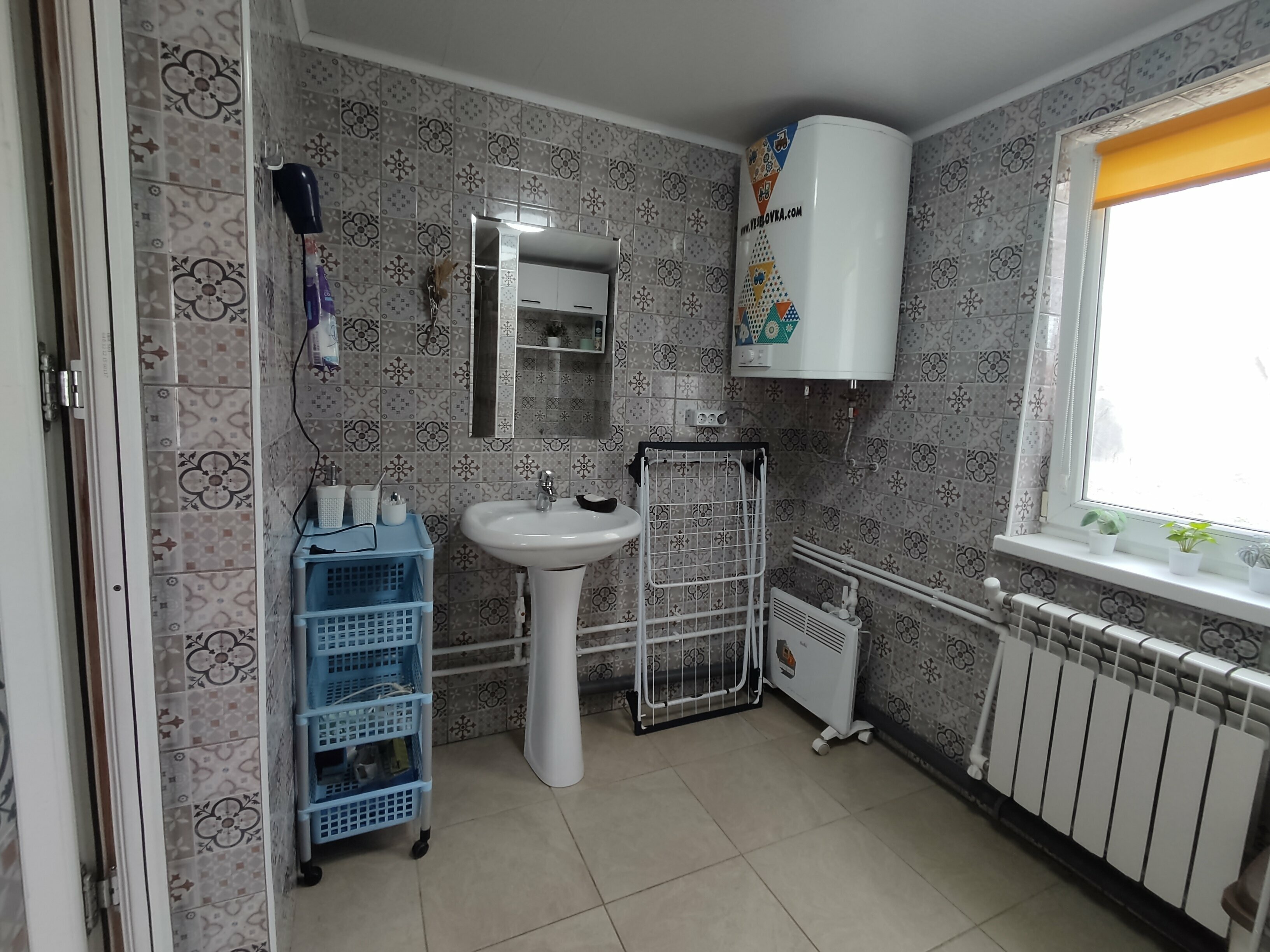 Дом у горной реки