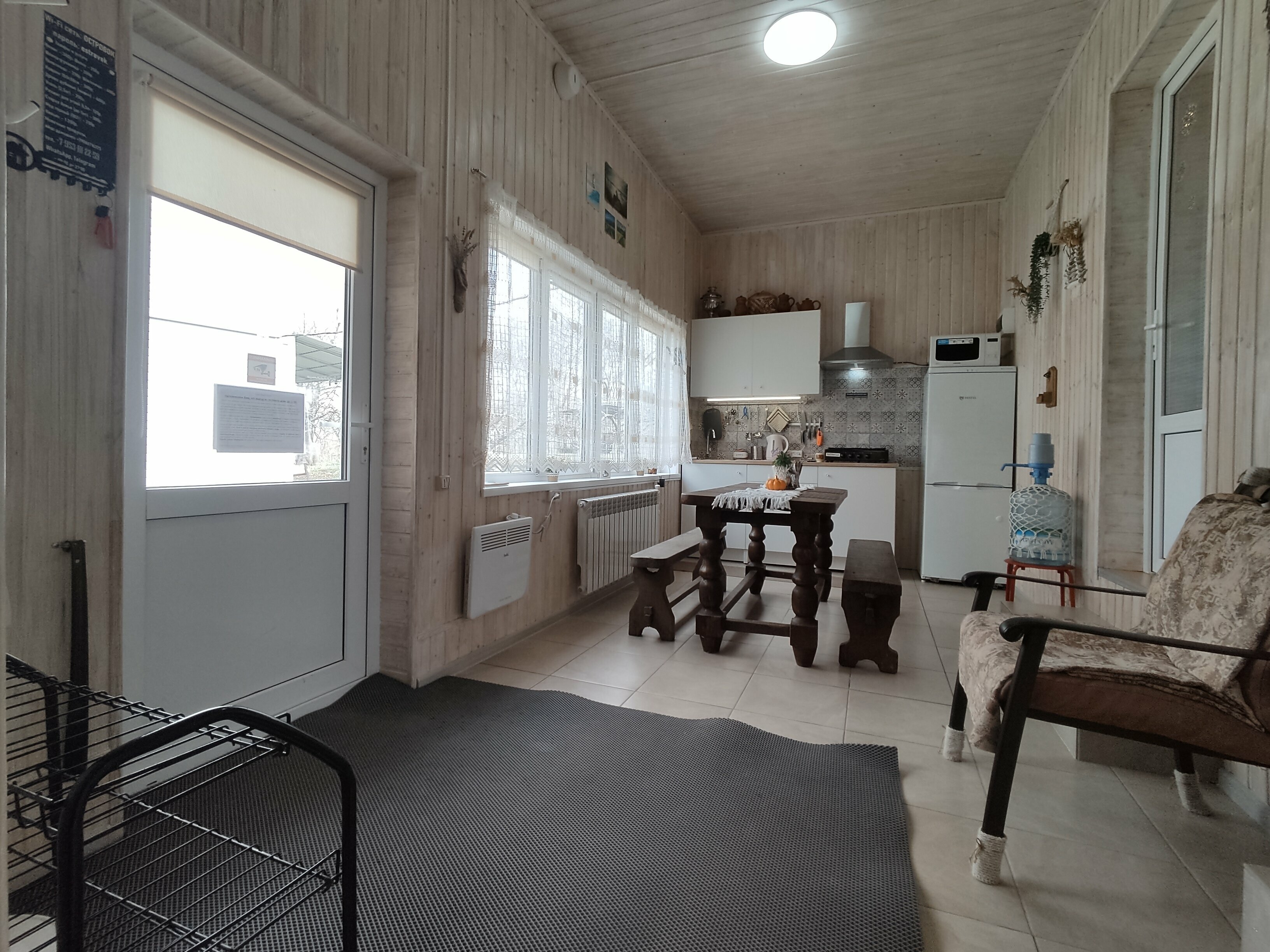 Дом у горной реки