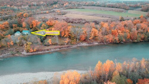 Дом у горной реки