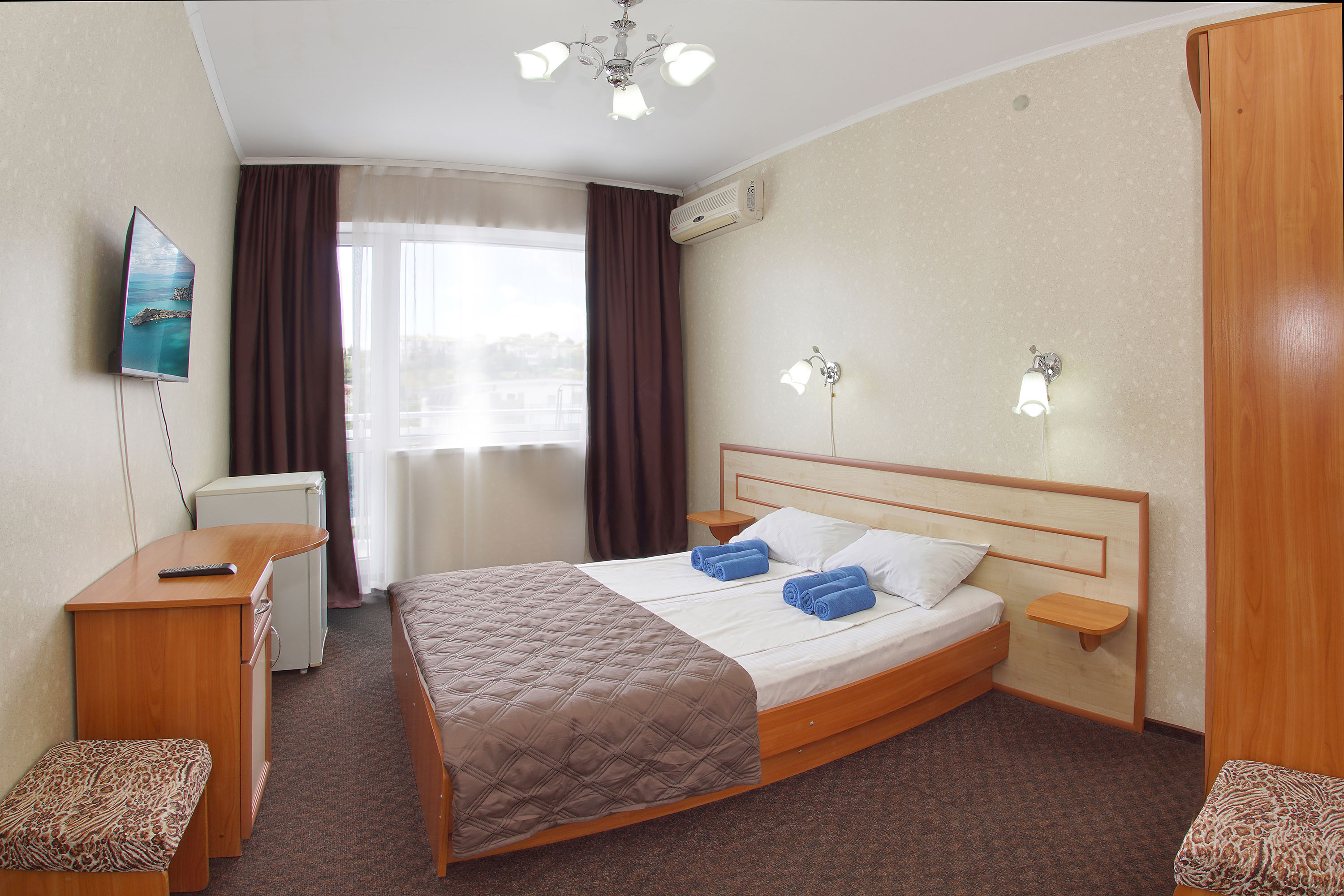 Двухместный номер с 1 кроватью или 2 отдельными кроватями и балконом