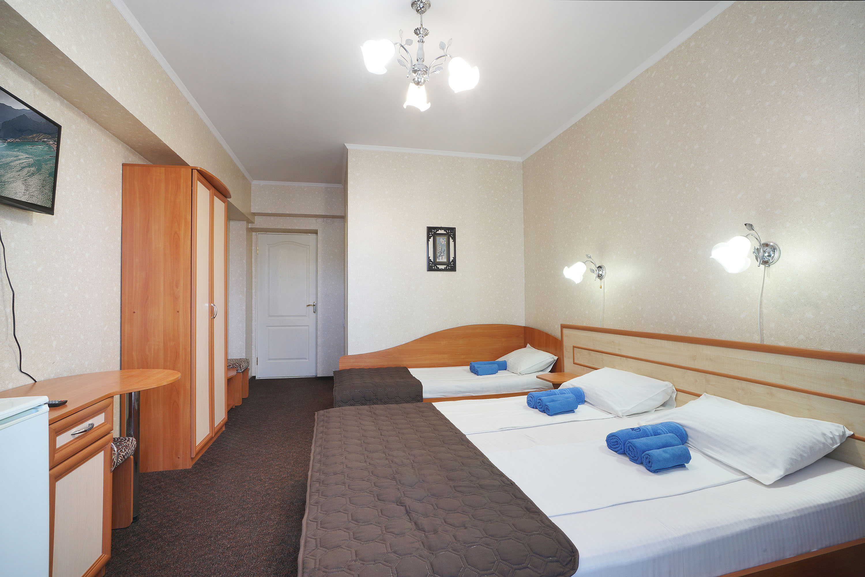 Cемейный номер с собственной ванной комнатой