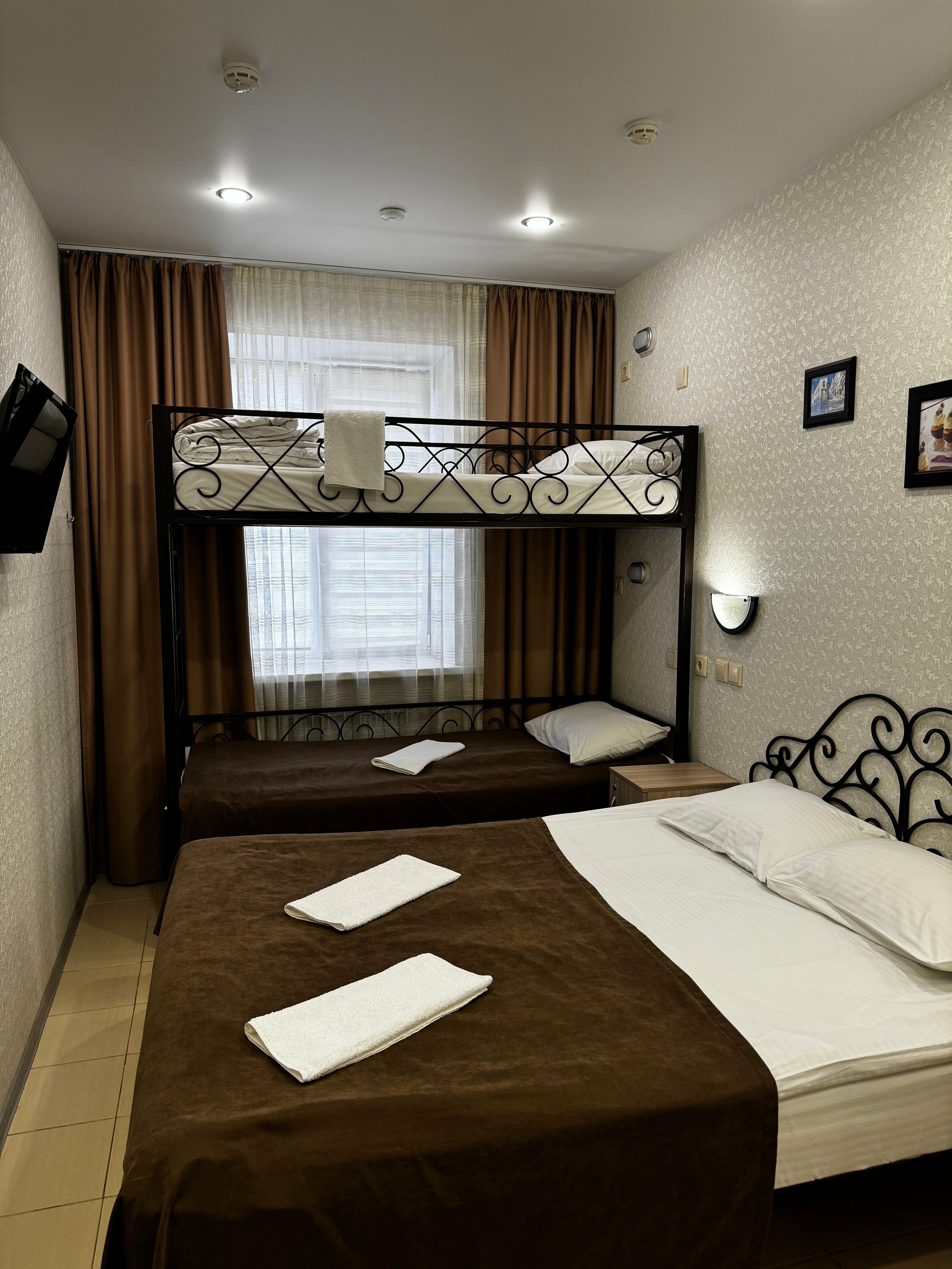 Cемейный номер с собственной ванной комнатой