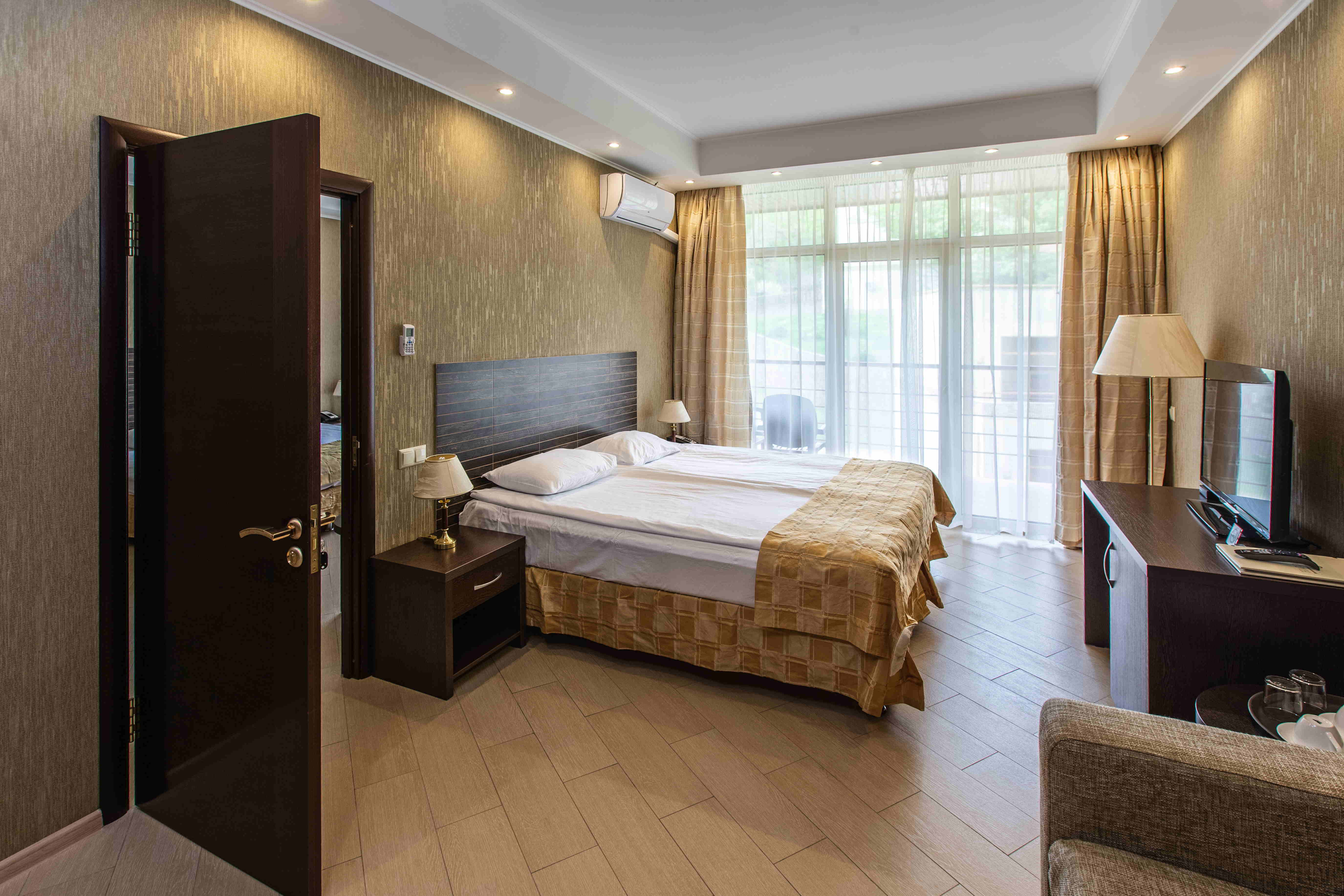 Семейный номер с видом на горы