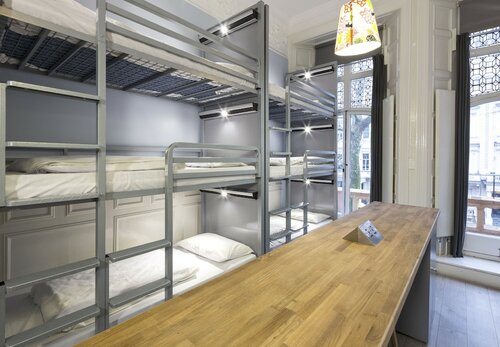 Общее спальное помещение в Astor Hyde Park Hostel - Adults Only