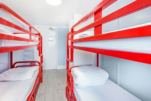 Общее спальное помещение в Astor Hyde Park Hostel - Adults Only