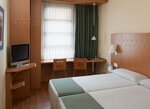 Семейный номер, смежные номера (2AD+2CH) в Hotel NH Valencia Las Ciencias