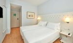 Семейный номер, смежные номера (2AD+2CH) в Hotel NH Valencia Las Ciencias