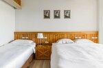 Трехместный номер, балкон, вид на горы в Kenting Fairyland & Farm Guest House