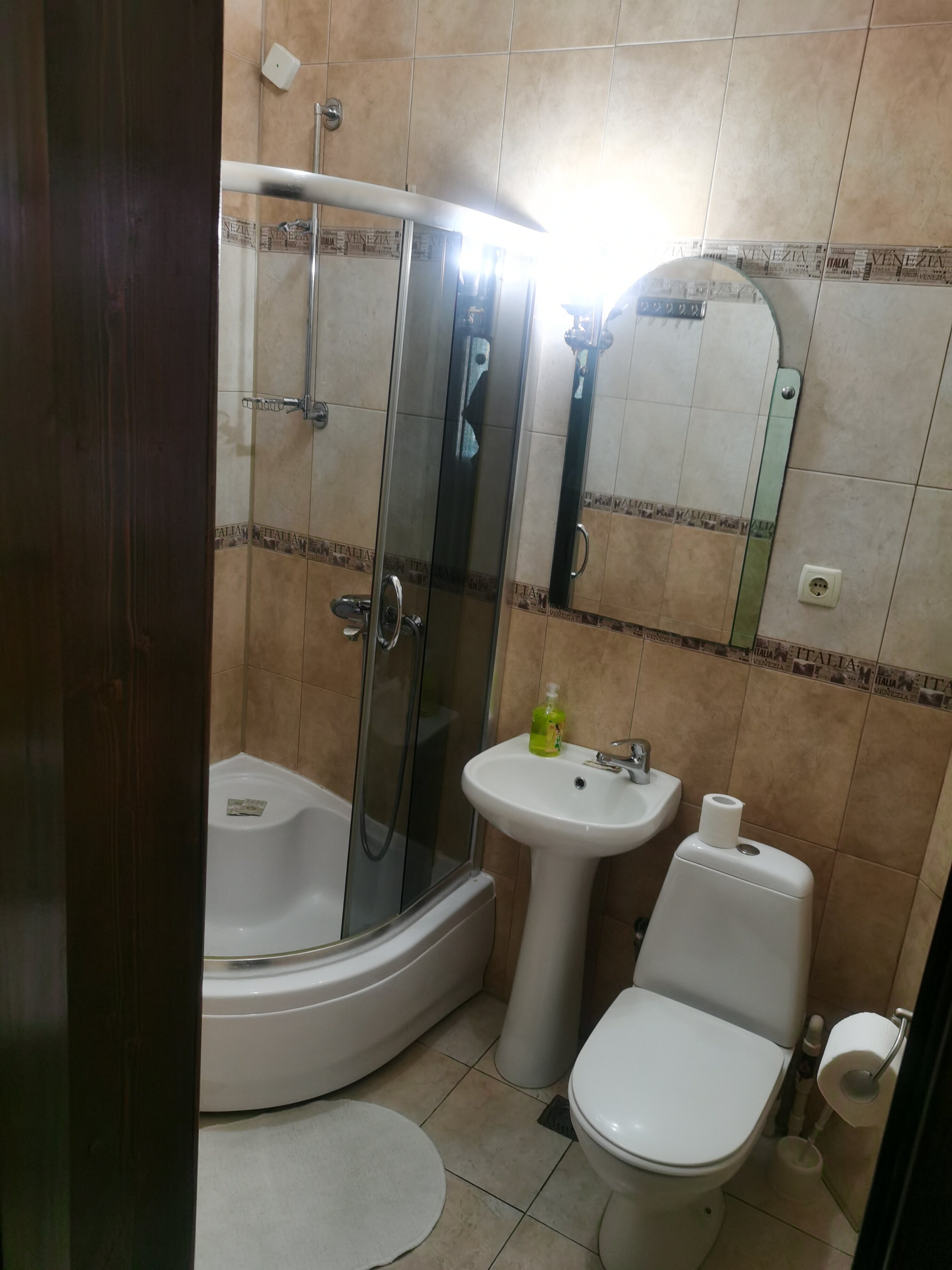 Номер ДВУХКОМНАТНЫЙ с 1 двухспальной кроватью