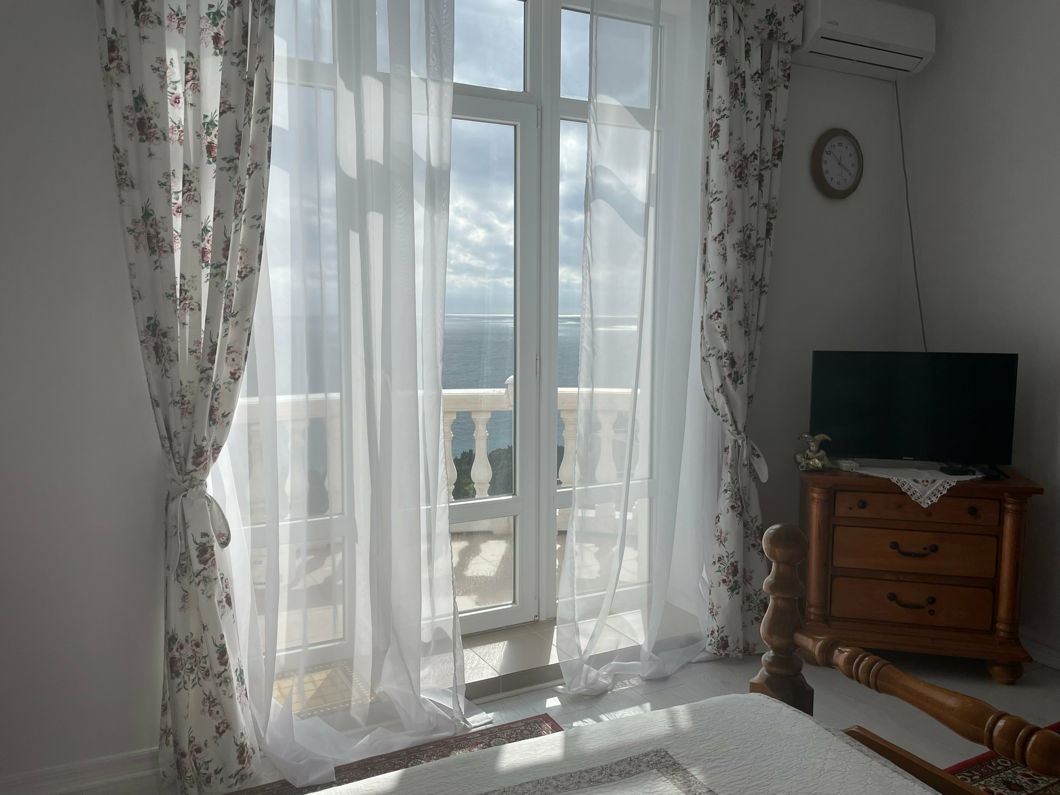 Семейный номер с видом на море