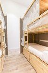 Четырехместный номер базового типа, отдельная ванная комната (4 beds in 4 bed shared dormitory) в Ant Hostel Barcelona