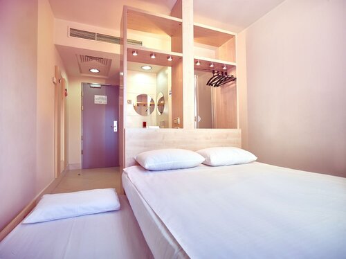 Standard double room with extra bed drawer type в Hello Hotels
