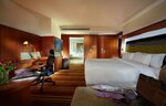 Номер «Премьер», 1 двуспальная кровать «Кинг-сайз», представительский уровень в Novotel Zhengzhou Convention Centre Hotel