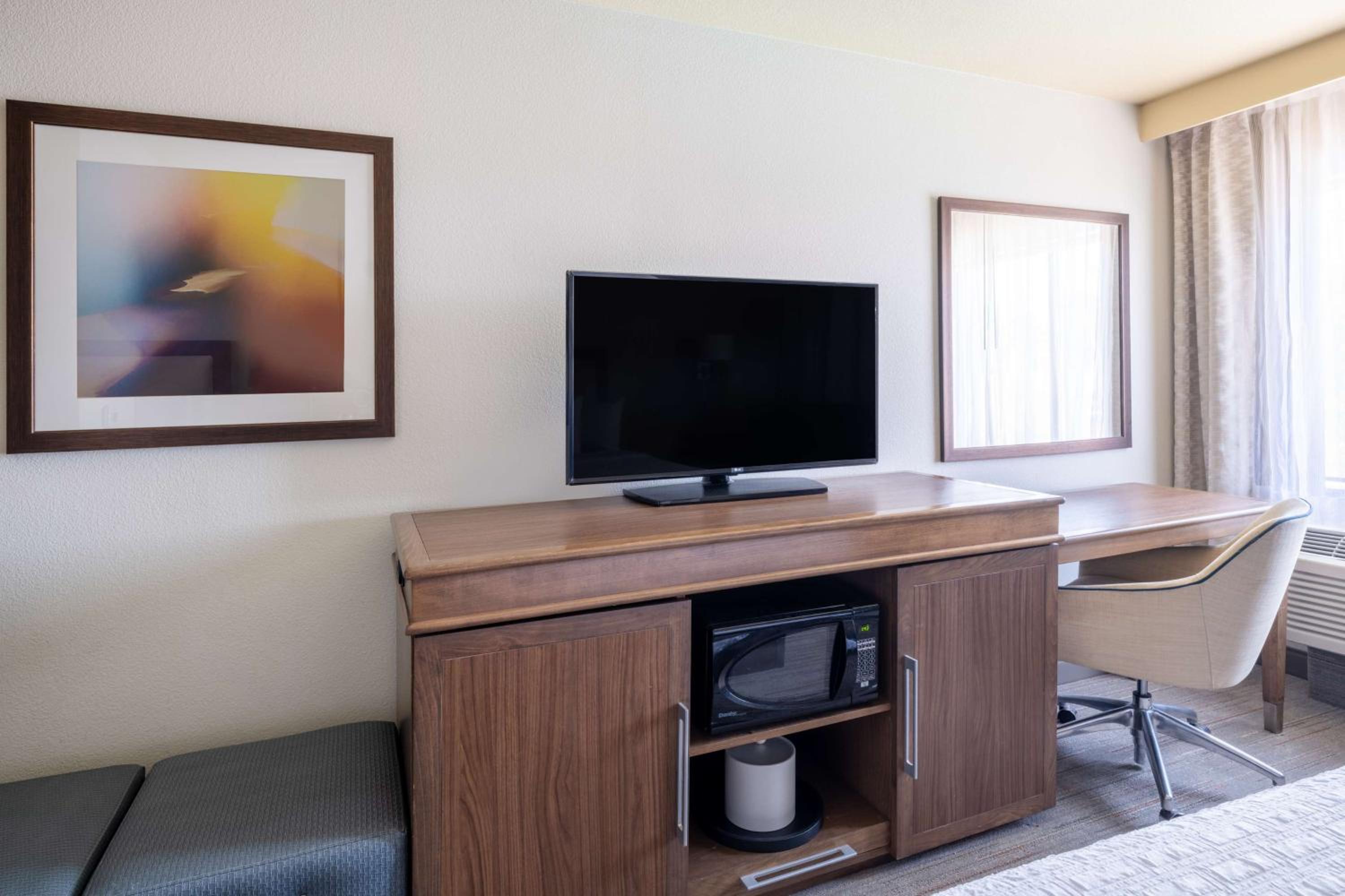 King Room with Bath Tub - Disability Access