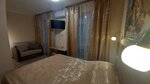 05. Трехместная комната с балконом (стандарт). 1 кровать широкая + диван в ЛеВладиа.ру