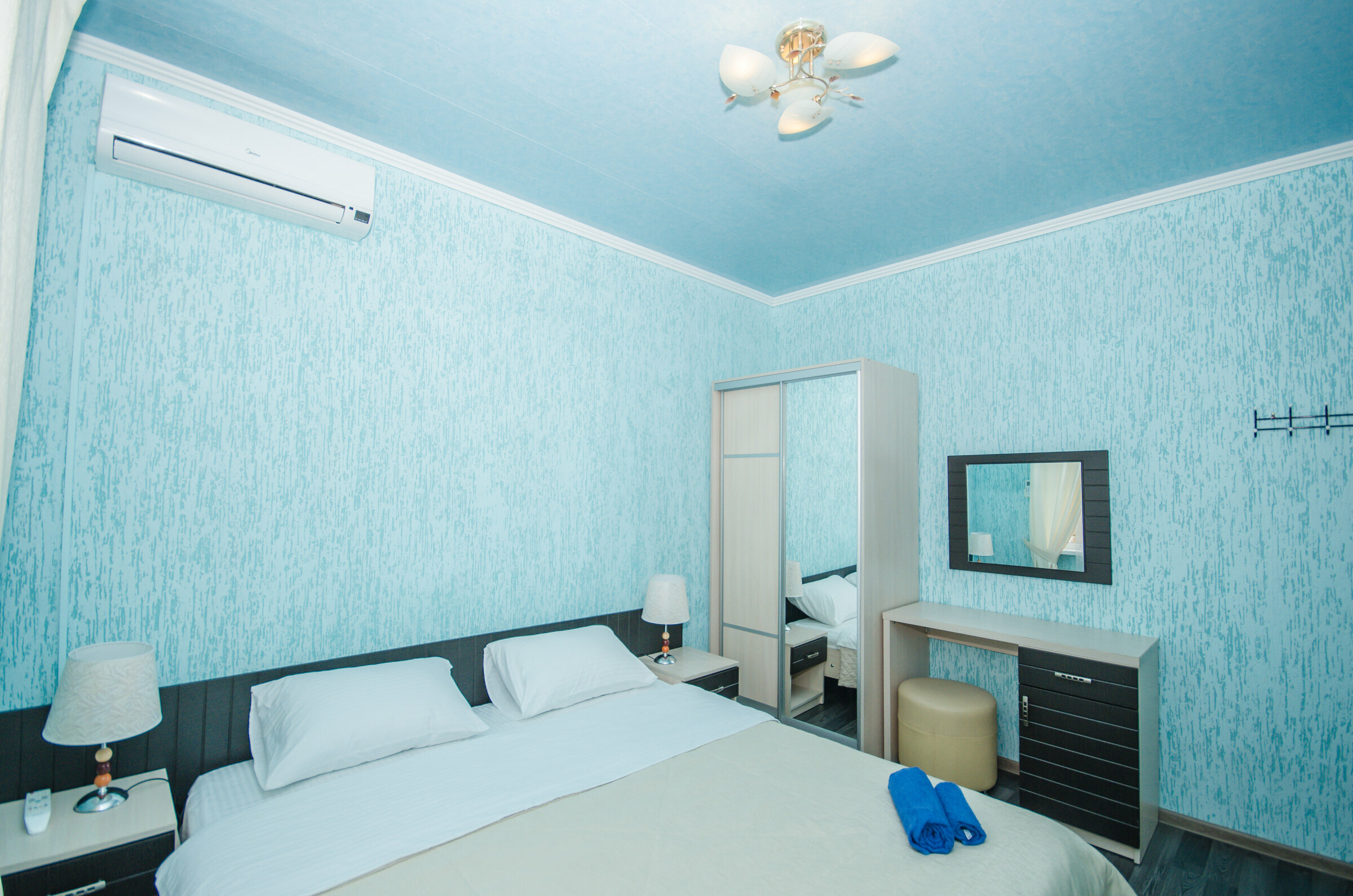 Cемейный номер с собственной ванной комнатой