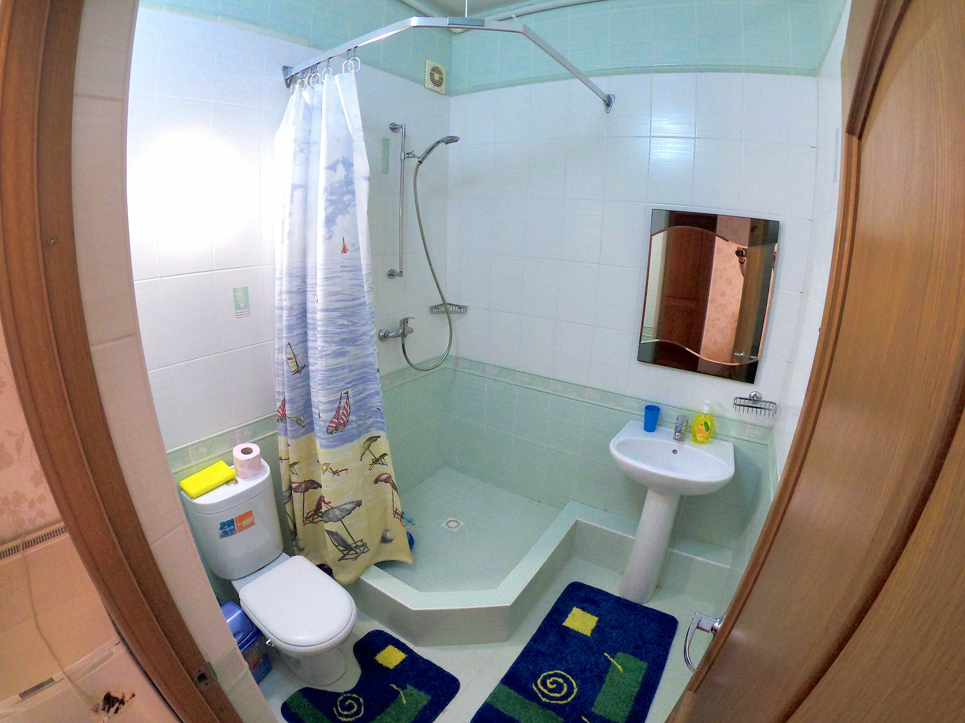 Трехместный номер с собственной ванной комнатой