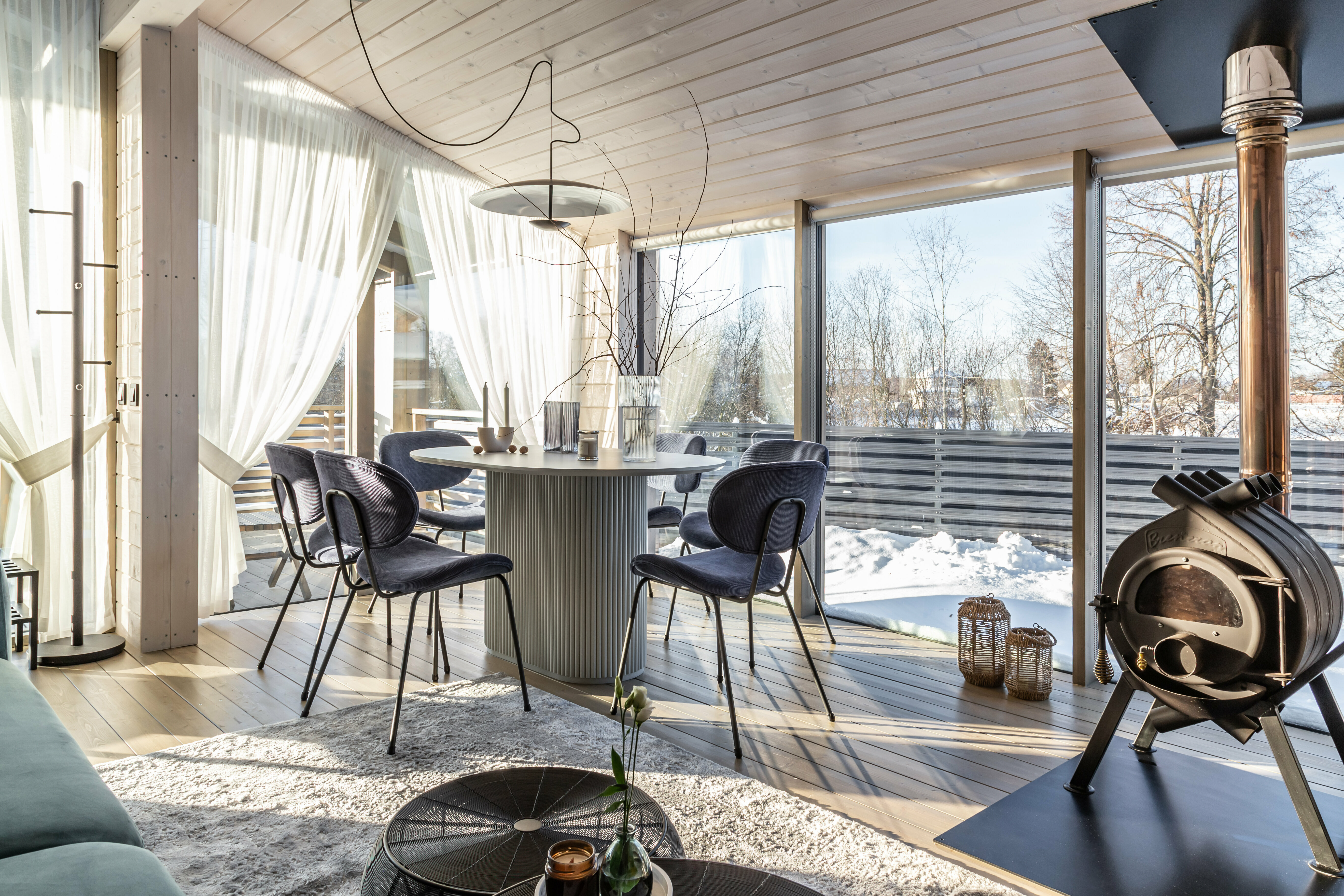 Дом с видом на озеро