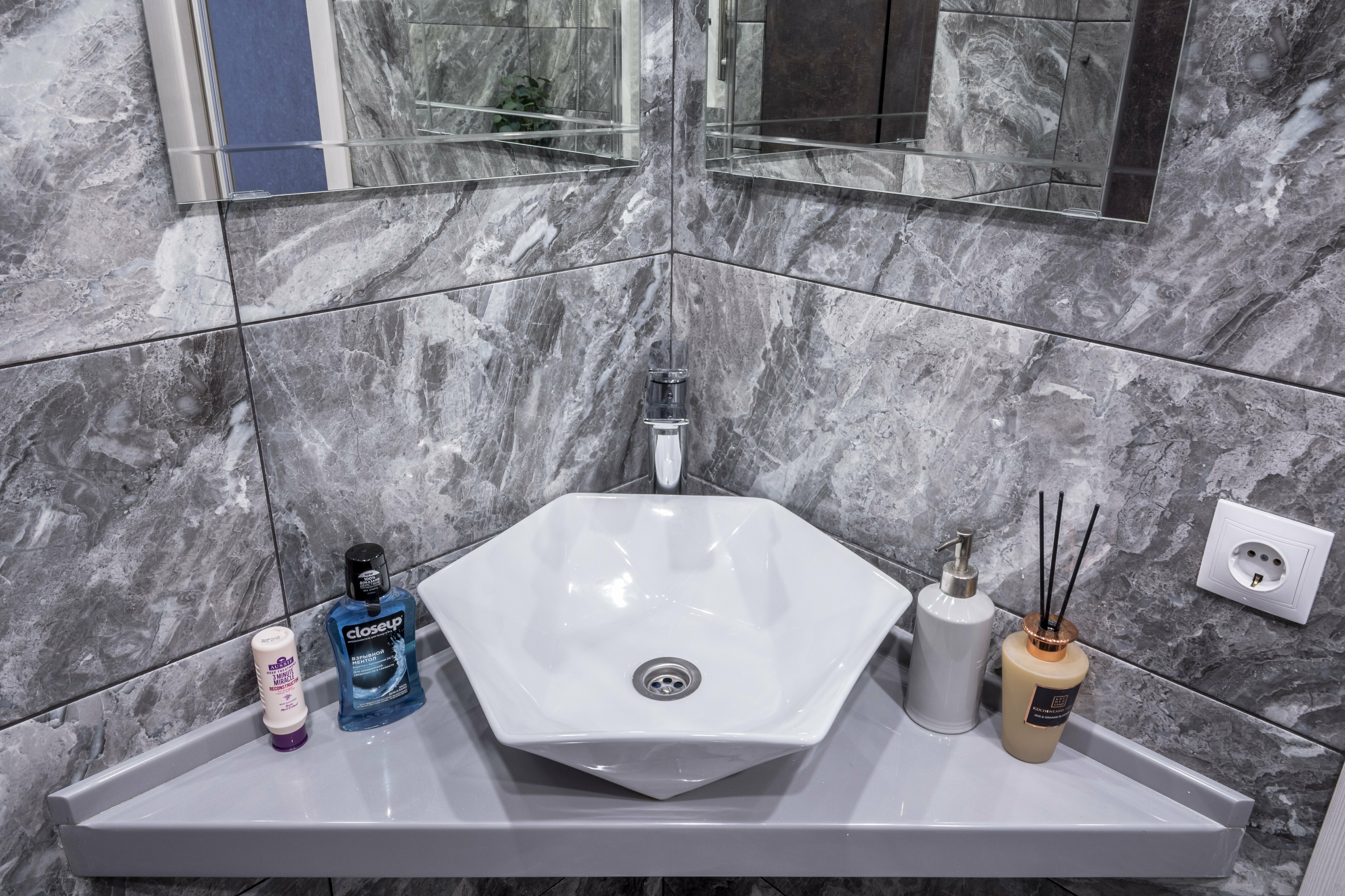 Апартаменты (спальня + гостиная + кухня-столовая + гардеробная, вид на  город) с большой станцией "Алиса" и кофемашиной.