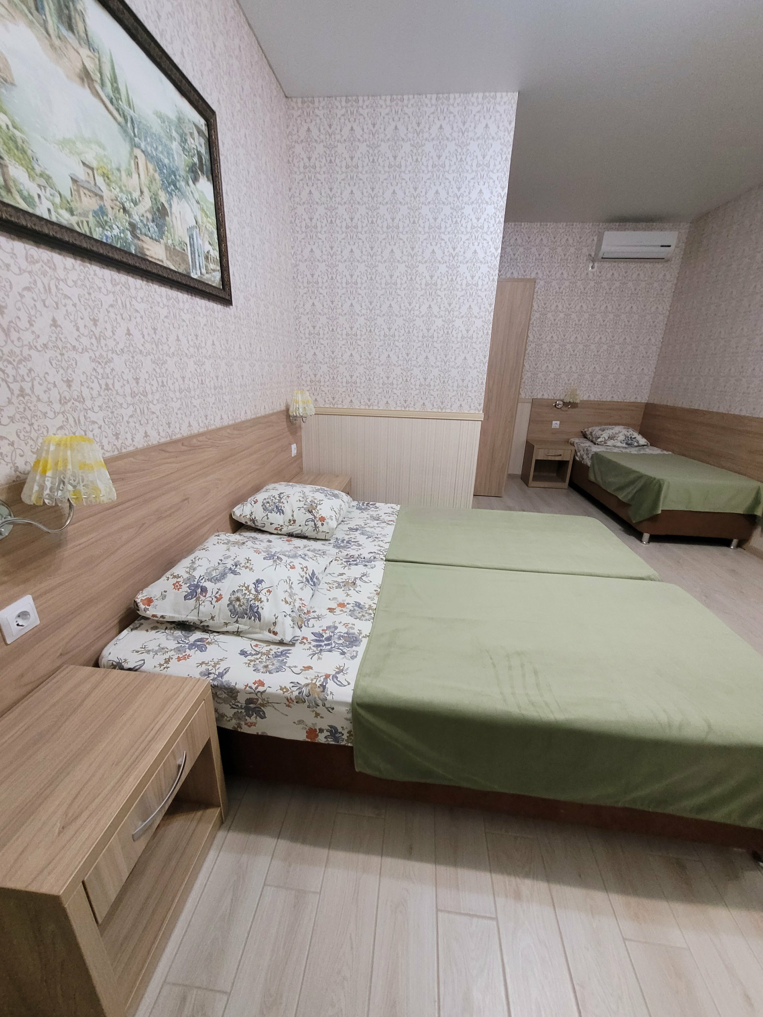 Трехместный номер с балконом